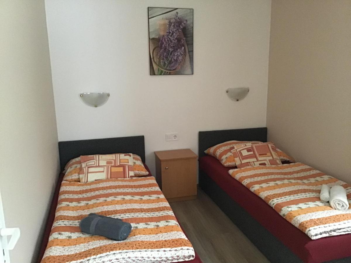 Dravecz Apartman バラトンレッレ エクステリア 写真