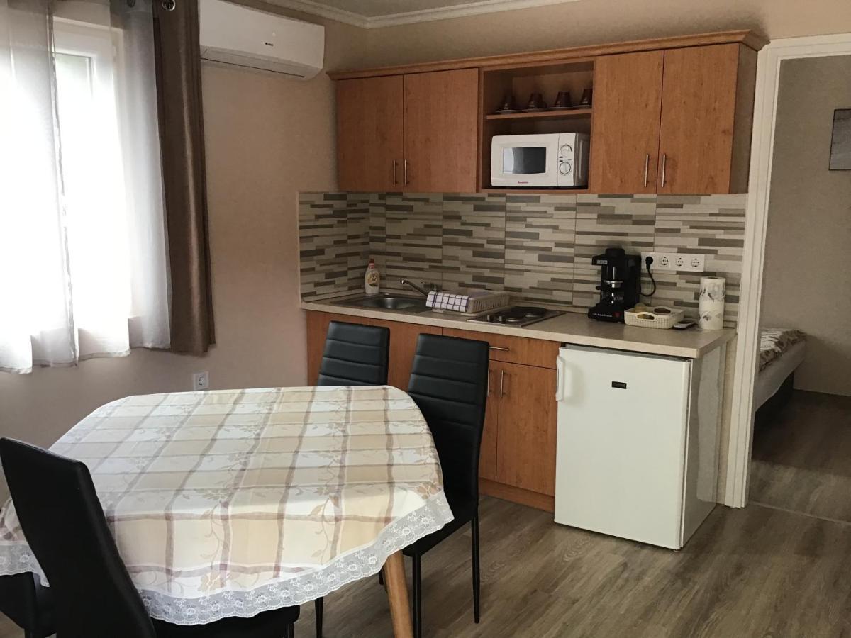 Dravecz Apartman バラトンレッレ エクステリア 写真